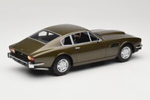 Aston Martin DBS Olive Vihreä CMR 1:18 CMR003 Metalli — kuva 2 / 6