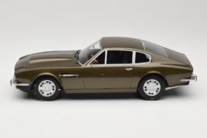 Aston Martin DBS Olive Vihreä CMR 1:18 CMR003 Metalli — kuva 3 / 6