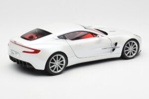 Aston Martin One-77 Morning Frost Valkoinen AUTOart 1:18 70244 Metalli — kuva 3 / 8