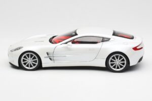 Aston Martin One-77 Morning Frost Valkoinen AUTOart 1:18 70244 Metalli — kuva 4 / 8