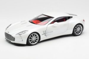Aston Martin One-77 Morning Frost Valkoinen AUTOart 1:18 70244 Metalli