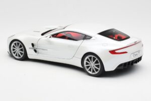 Aston Martin One-77 Morning Frost Valkoinen AUTOart 1:18 70244 Metalli — kuva 7 / 8