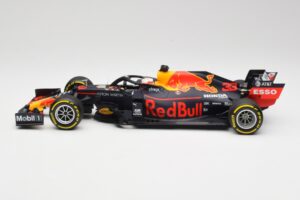 Aston Martin Red Bull Racing RB15 #33 M. Verstappen Winner Brazil GP 2019 Minichamps 1:18 110191933 Metalli — kuva 3 / 6