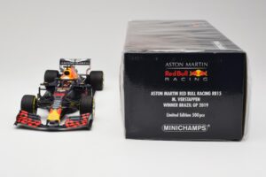 Aston Martin Red Bull Racing RB15 #33 M. Verstappen Winner Brazil GP 2019 Minichamps 1:18 110191933 Metalli — kuva 6 / 6