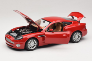 Aston Martin V12 Vanquish Punainen Bburago 1:18 33334063 Metalli — kuva 2 / 8