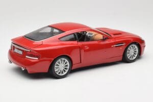 Aston Martin V12 Vanquish Punainen Bburago 1:18 34063 Metalli — kuva 3 / 8