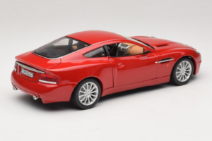Aston Martin V12 Vanquish Punainen Bburago 1:18 33334063 Metalli — kuva 3 / 8