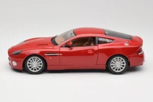 Aston Martin V12 Vanquish Punainen Bburago 1:18 34063 Metalli — kuva 4 / 8