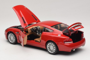 Aston Martin V12 Vanquish Punainen Bburago 1:18 33334063 Metalli — kuva 5 / 8