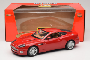 Aston Martin V12 Vanquish Punainen Bburago 1:18 33334063 Metalli — kuva 8 / 8