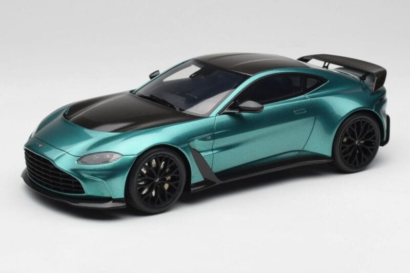 Aston Martin V12 Vantage Racing Green GT Spirit 1:18 GT922 Hartsi