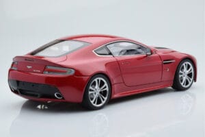 Aston Martin V12 Vantage Punainen AUTOart 1:18 70208 Metalli — kuva 3 / 8