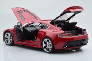 Aston Martin V12 Vantage Punainen AUTOart 1:18 70208 Metalli — kuva 5 / 8