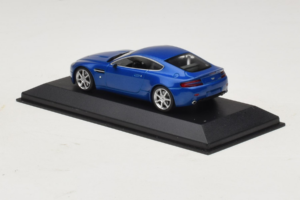 Aston Martin V8 Vantage Blue Metallic Minichamps 1:43 400137422 Metalli — kuva 3 / 4