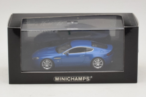 Aston Martin V8 Vantage Blue Metallic Minichamps 1:43 400137422 Metalli — kuva 4 / 4