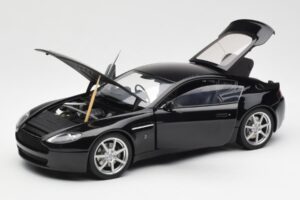 Aston Martin V8 Vantage Onyx Musta AUTOart 1:18 70202 Metalli — kuva 2 / 8