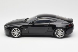Aston Martin V8 Vantage Onyx Musta AUTOart 1:18 70202 Metalli — kuva 4 / 8
