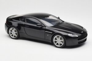 Aston Martin V8 Vantage Onyx Musta AUTOart 1:18 70202 Metalli — kuva 6 / 8