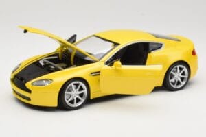 Aston Martin V8 Vantage Keltainen Hot Wheels 1:18 G7159 Metalli — kuva 2 / 8