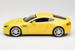Aston Martin V8 Vantage Keltainen Hot Wheels 1:18 G7159 Metalli — kuva 4 / 8