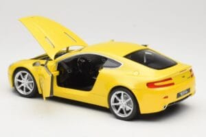 Aston Martin V8 Vantage Keltainen Hot Wheels 1:18 G7159 Metalli — kuva 5 / 8
