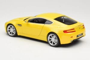 Aston Martin V8 Vantage Keltainen Hot Wheels 1:18 G7159 Metalli — kuva 7 / 8