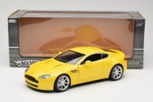 Aston Martin V8 Vantage Keltainen Hot Wheels 1:18 G7159 Metalli — kuva 8 / 8