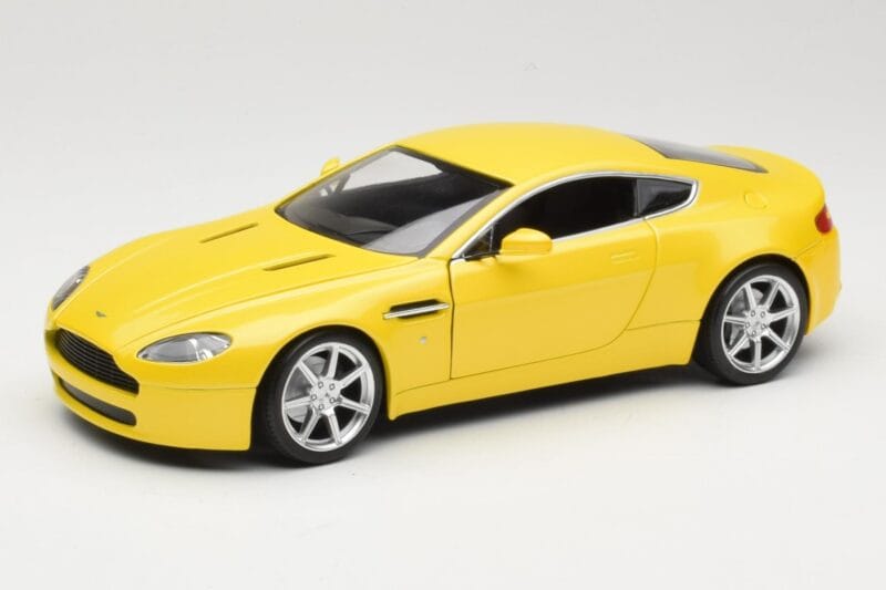 Aston Martin V8 Vantage Keltainen Hot Wheels 1:18 G7159 Metalli