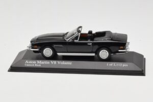 Aston Martin V8 Volante Musta Minichamps 1:43 400137730 Metalli