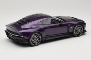 Aston Martin Valour Tummansininen GT Spirit 1:18 GT944 Hartsi — kuva 2 / 6