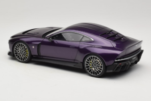 Aston Martin Valour Tummansininen GT Spirit 1:18 GT944 Hartsi — kuva 5 / 6