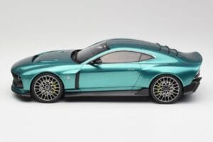 Aston Martin Valour Racing Green GT Spirit 1:18 GT480 Hartsi — kuva 3 / 6