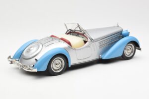 Audi 225 Front Roadster Sininen Hopea CMC 1:18 M-075B Metalli — kuva 2 / 6
