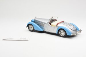 Audi 225 Front Roadster Sininen Hopea CMC 1:18 M-075B Metalli — kuva 5 / 6