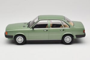 Audi 80 B2 Vihreä MCG 1:18 MCG18525 Metalli — kuva 3 / 6