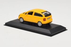 Audi A2 8Z Keltainen Minichamps 1:43 AUDI005 Metalli — kuva 3 / 4