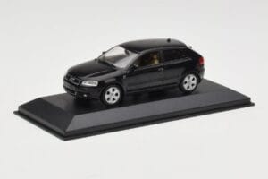 Audi A3 8P Black Metallic Minichamps 1:43 12000 Metalli — kuva 2 / 4