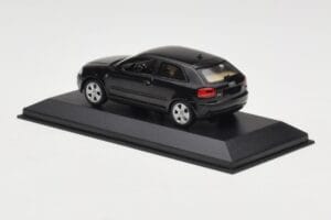 Audi A3 8P Black Metallic Minichamps 1:43 12000 Metalli — kuva 3 / 4