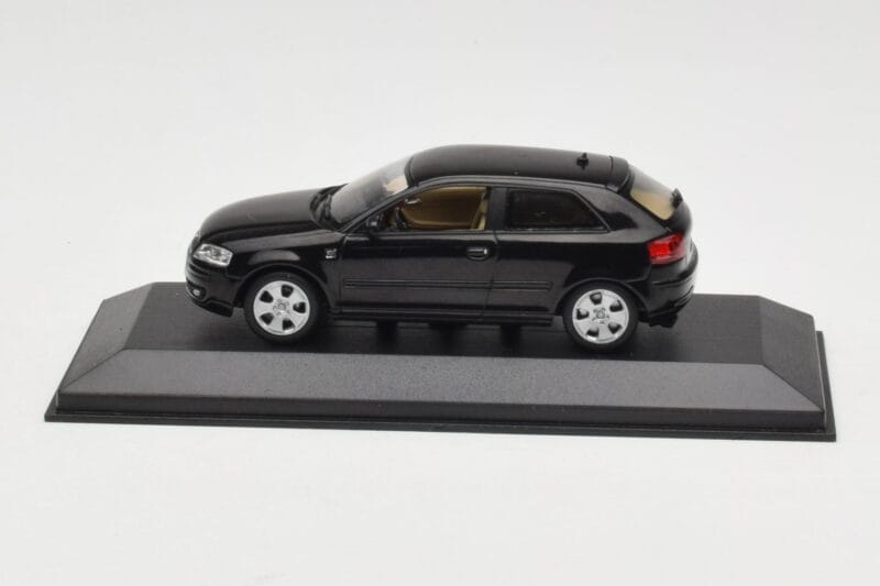 Audi A3 8P Black Metallic Minichamps 1:43 12000 Metalli
