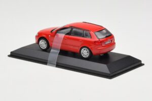 Audi A3 8P Sportback Punainen Minichamps 1:43 5010403023 Metalli — kuva 3 / 4