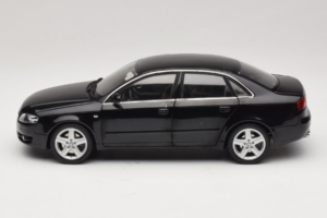 Audi A4 B6 3.2 Quattro Musta Minichamps 1:18 5010404125 Metalli — kuva 4 / 8