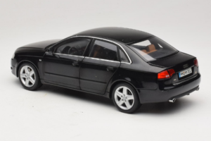 Audi A4 B6 3.2 Quattro Musta Minichamps 1:18 5010404125 Metalli — kuva 7 / 8