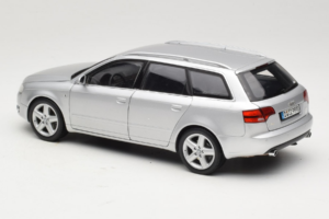 Audi A4 B7 3.2 Quattro Avant Hopea Minichamps 1:18 5010404215 Metalli — kuva 7 / 8