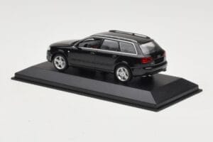 Audi A4 B7 Avant Musta Minichamps 1:43 AUDI008 Metalli — kuva 3 / 3