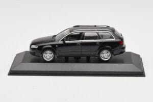 Audi A4 B7 Avant Musta Minichamps 1:43 AUDI008 Metalli