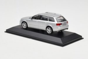 Audi A4 B7 Avant Hopea Minichamps 1:43 AUDI009 Metalli — kuva 3 / 4