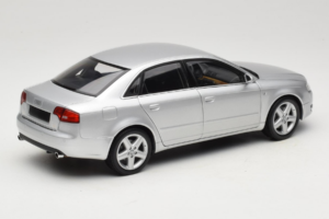 Audi A4 B7 Hopea Minichamps 1:18 100014402 Metalli — kuva 3 / 8