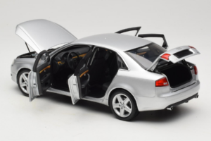 Audi A4 B7 Hopea Minichamps 1:18 100014402 Metalli — kuva 5 / 8