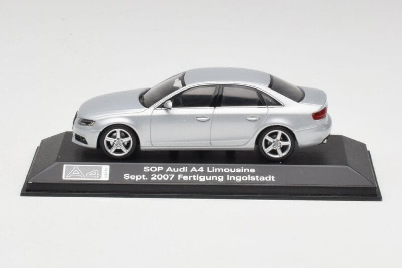Audi A4 B8 3.2 Quattro Ice Hopea Minichamps 1:43 5010704113 Metalli