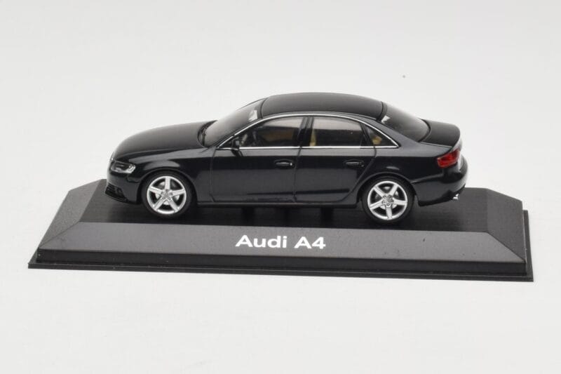 Audi A4 B8 3.2 Quattro Phantom Black Minichamps 1:43 5010704133 Metalli